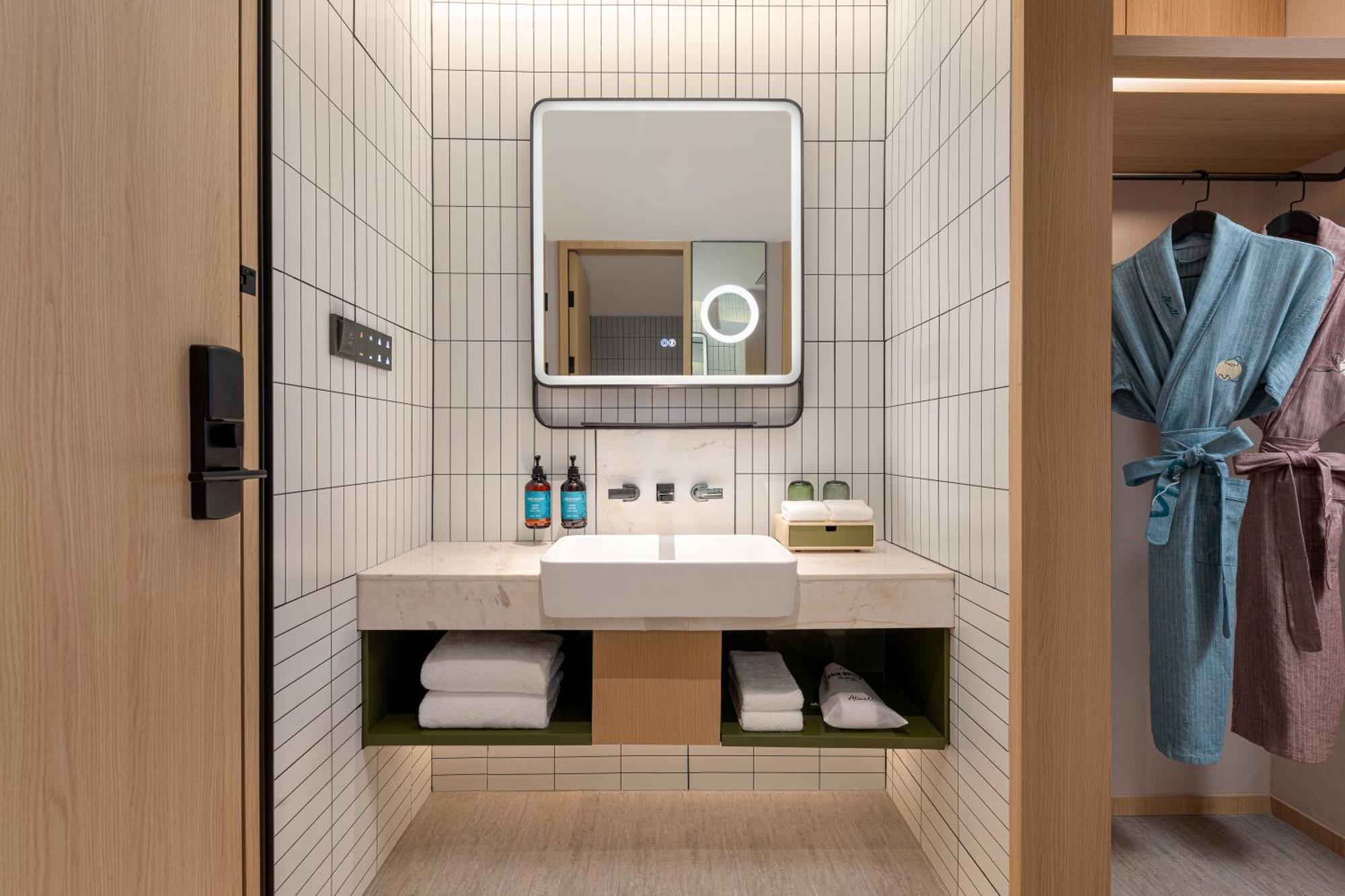 Hotel Atwell Wuning By Ihg 4*